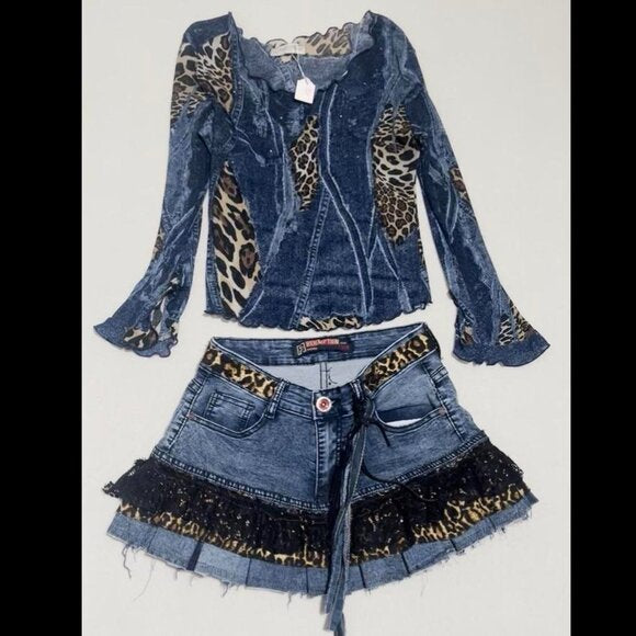 mini pleated denim skirt. tag size 30