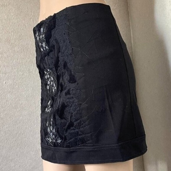 Save the queen mixed media black skirt size S