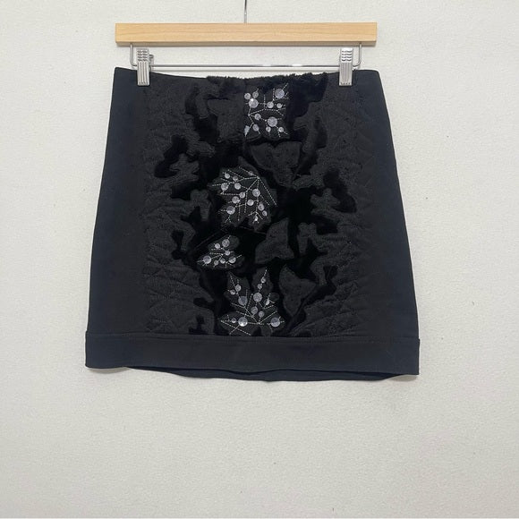 Save the queen mixed media black skirt size S